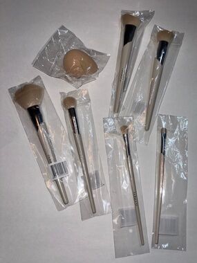 🆕 Farmasi makeup brush set
